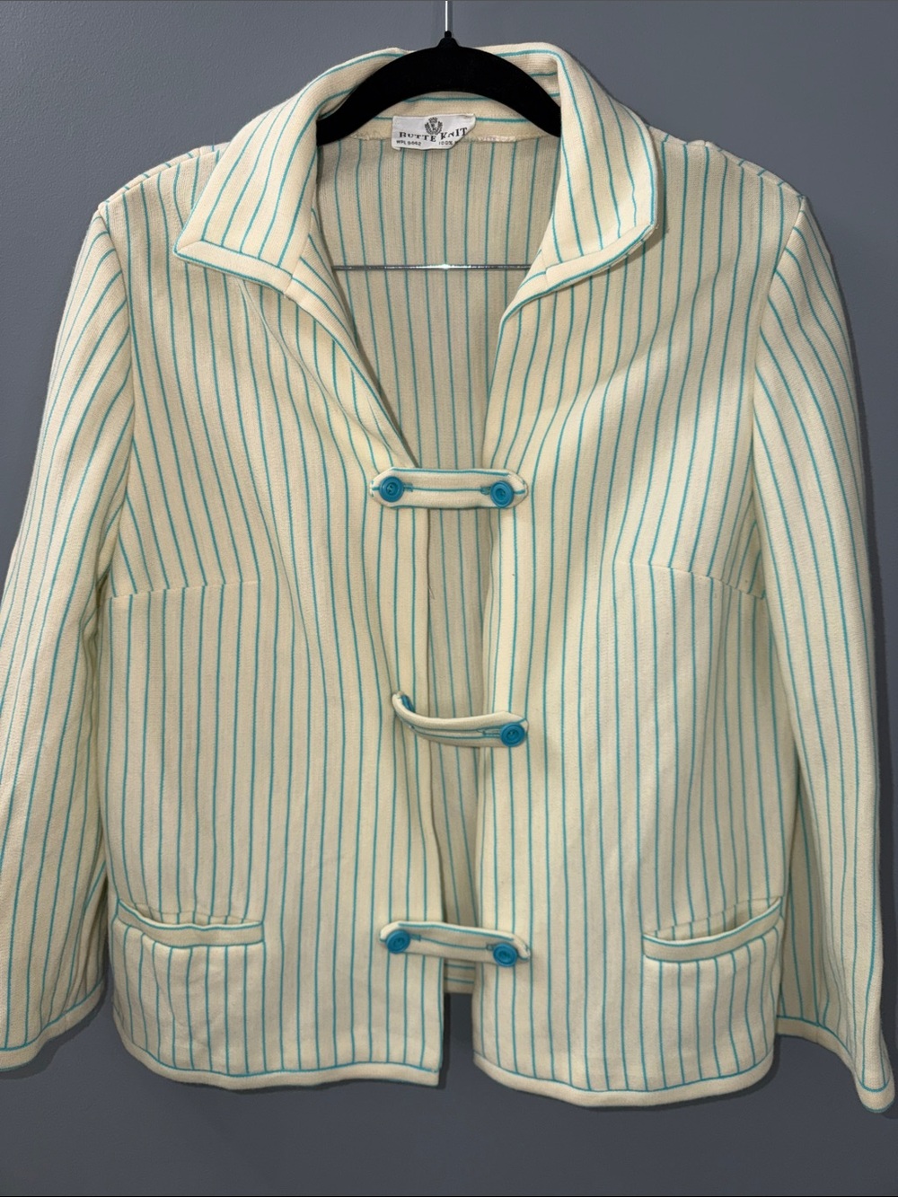 Butte Knit Vintage 1960s Jackie O vibes Skirt Suit. 100% wool.